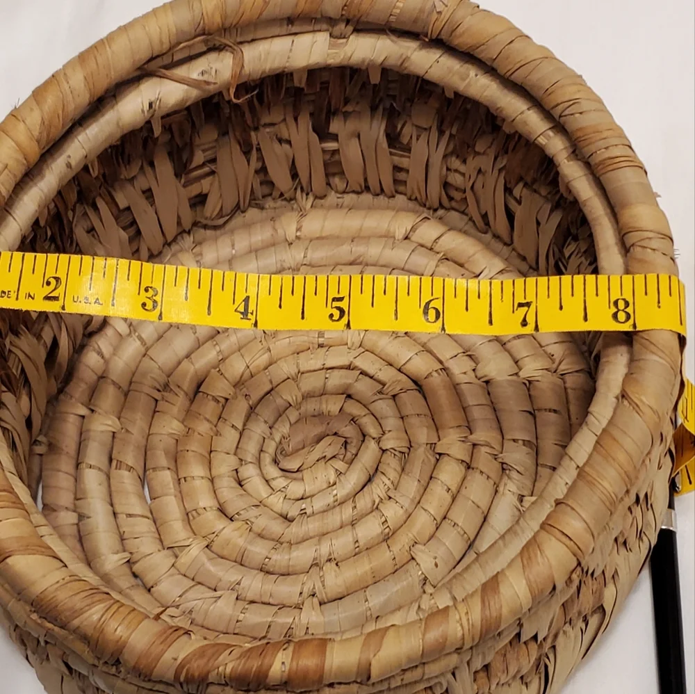Vtg Brown Boho Farmhouse Woven Round Basket With Lid Storage Decor Sewing
